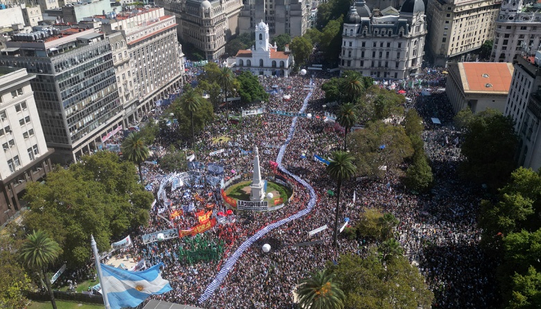Masiva marcha a 48 años del golpe en Argentina