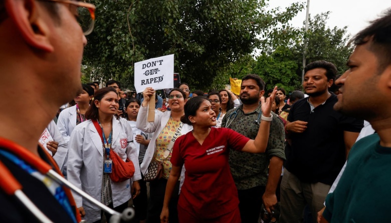 Huelga de trabajadores de la salud en la India en repudio a violación y asesinato de una compañera