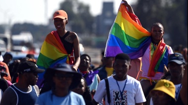 Ghana aprobó una ley que criminaliza al colectivo LGBTQ+