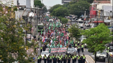 Marcha de miles de campesinos e indígenas en Paraguay