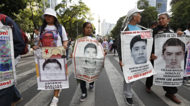 Familiares de desaparecidos de Ayotzinapa rompieron dialogo con López Obrador